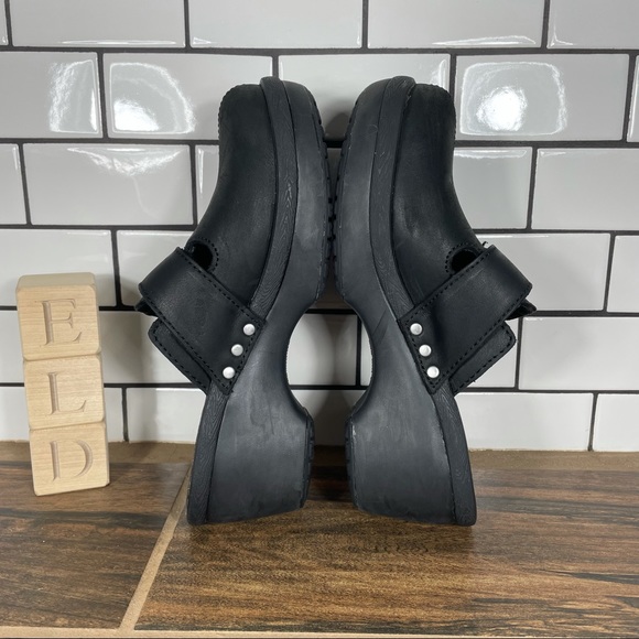 CROCS Cobbler Buckle Black Leather Cushioned Clogs - Picture 5 of 13